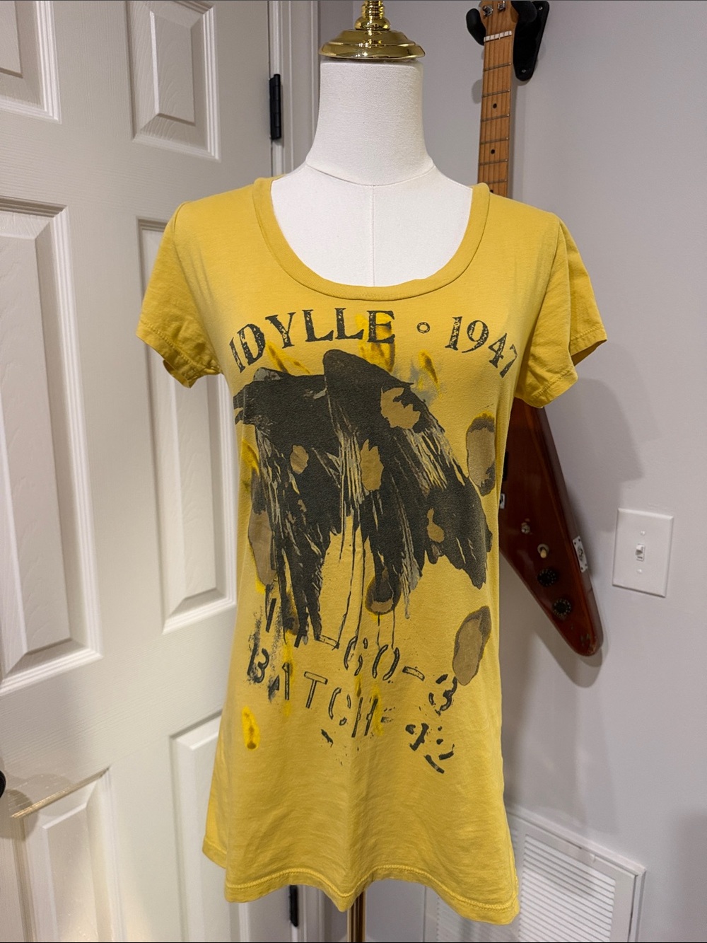 Vtg Y2K Idylle Gothic Crow Raven Graphic Tee Yellow Scoop Neck Longline Large